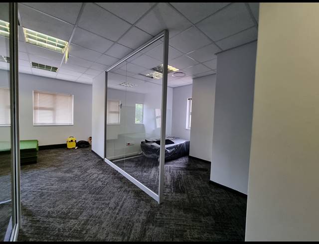 585M² OFFICE FOR SALE IN LONEHILL